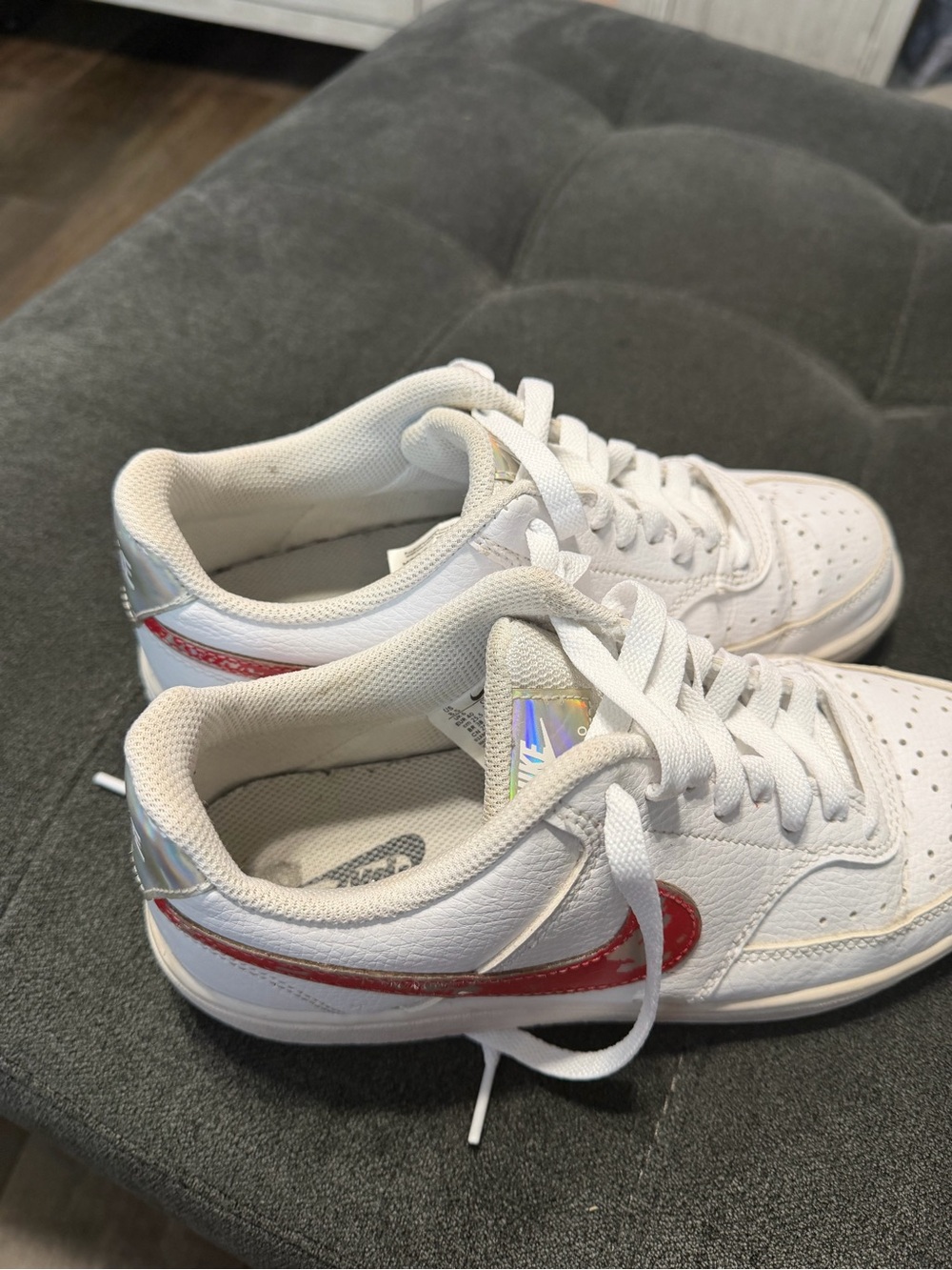 Nike White Low-Top Sneakers with Red-Pink Swoosh - Picture 6 of 7